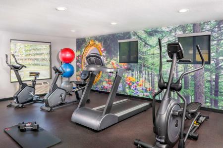 Best Western Plus Raffles Inn & Suites - 18