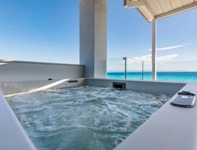 Blue Carpet Luxury Suites - 151