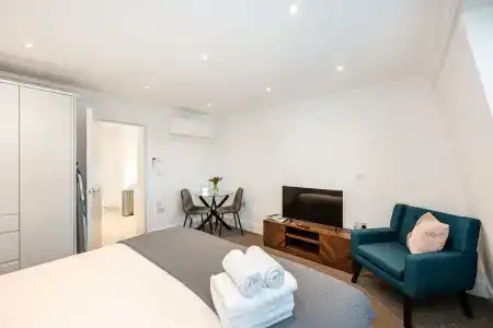 Queensgate Court - 26