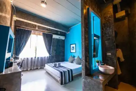 The b Ranong Trend - 34