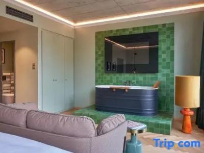 Gekko House Frankfurt, a Tribute Portfolio - 66