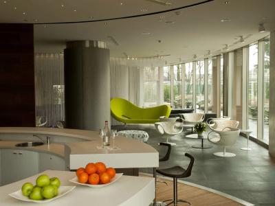 The Hub - 12