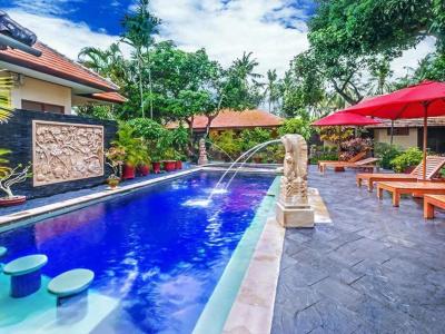 Yulia Beach Inn Kuta - 8
