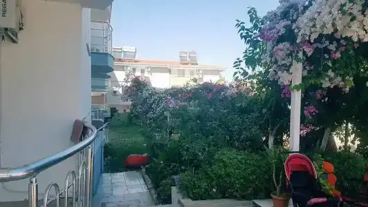 ÜnSide Apart - 3