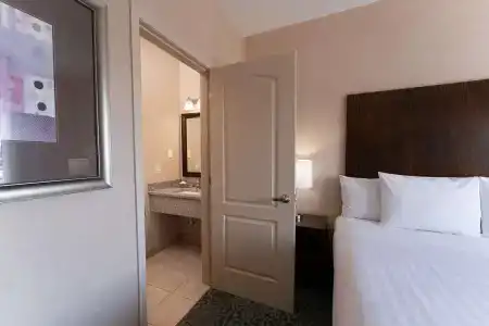 Best Western - 81