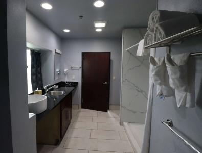 Days Inn & Suites by Wyndham - 6