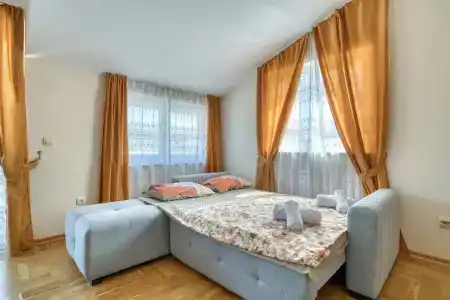 Elena - 70