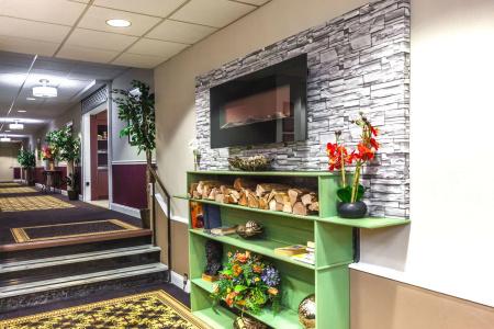Ramada by Wyndham - 8