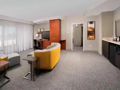 Courtyard by Marriott - 37