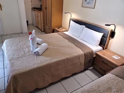 Evelina Pension! - 192