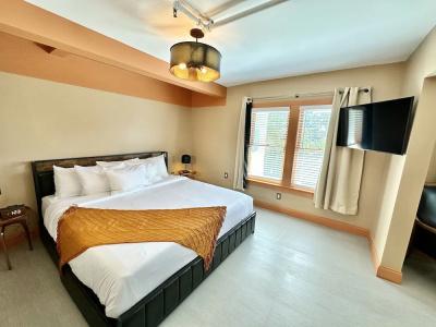 The Historic Peninsula Inn - 117