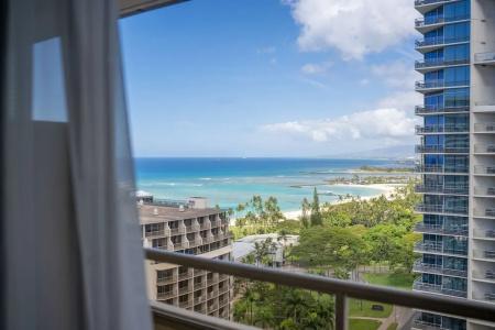 Embassy Suites by Hilton Waikiki Beach Walk - 128