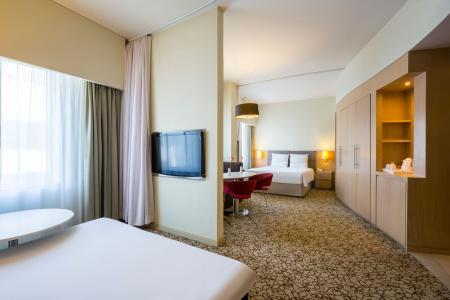 Novotel Suites Dubai Mall of the Emirates - 38
