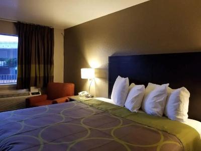 Super 8 by Wyndham Pearl District Downtown - 34