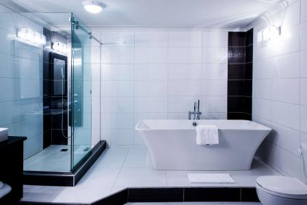 Best Western Plus Village Park Inn - 91