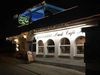 & Restaurant Park Cafe Isa - 0