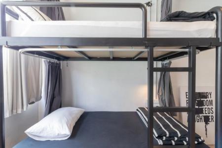 Beige Poshtels + Netflix - 33