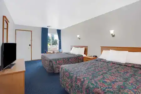Days Inn by Wyndham North of Downtown - 4
