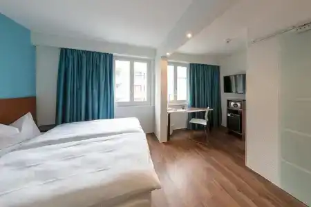 Royal Zurich - 4