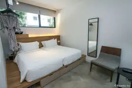 Lloyd's Inn (SG Clean, Staycation Approved) - 5
