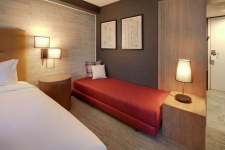 DoubleTree by Hilton - 66