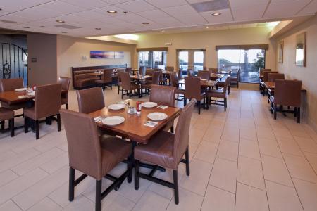 Best Western Plus Thunderbird Suites - 27