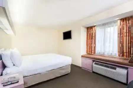 Microtel Inn by Wyndham - 36