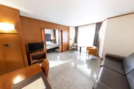 Goldstar & Suites - 29
