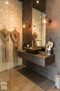 Manzo's Suites - 48