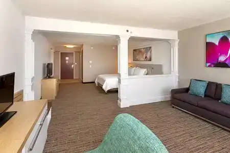 Hilton Garden Inn Airport - 68