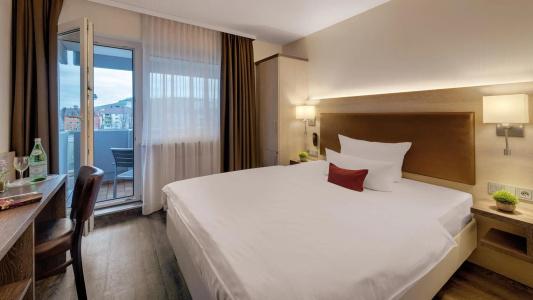 Newton Heilbronn - 6
