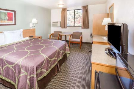 Super 8 by Wyndham - 4