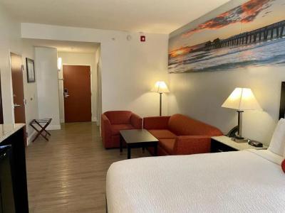 Days Inn & Suites by Wyndham - 88