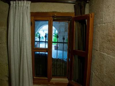 Caravanserai Cave - 203