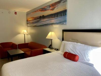 Days Inn & Suites by Wyndham - 87