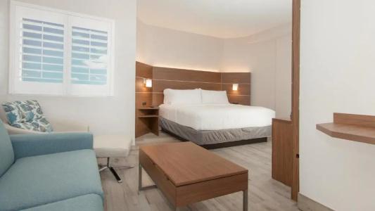 Holiday Inn Express & Suites Beach Beachfront by IHG - 123