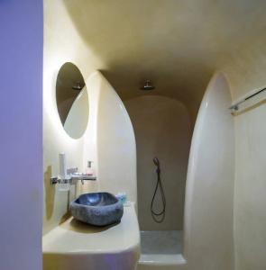 Abyssanto Suites and Spa - 56