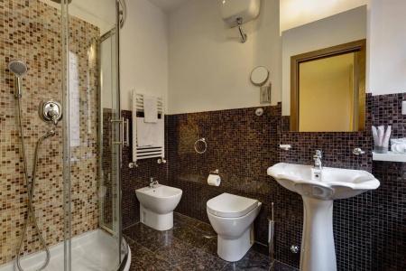 Little Rhome Suites - 8
