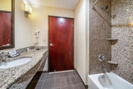 Restwell Inn & Suites I-45 North - 9