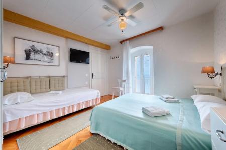 Mira Sea Front Guesthouse - 33
