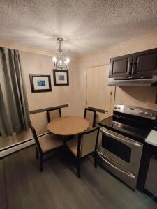 Divya Sutra Suites on Robson Downtown - 32