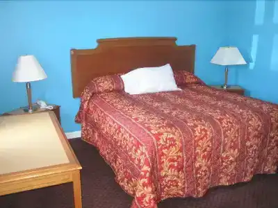 Knights Inn - 3