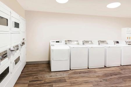 WoodSpring Suites - 7