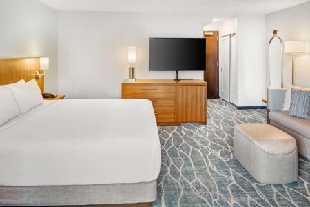 Hyatt Place Waikiki Beach - 4