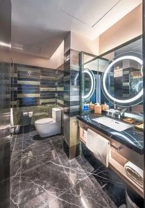DoubleTree by Hilton Lakeside - 97