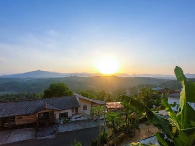 Romance Hills - 13