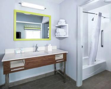 Hampton Inn & Suites - 61