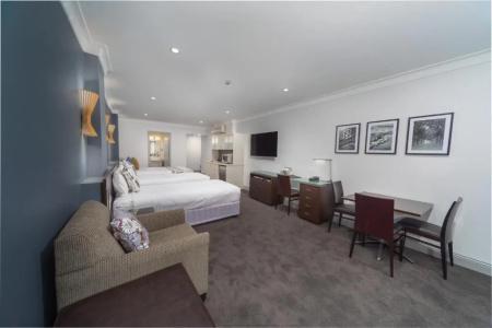 Hyde Park Inn - 68
