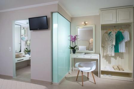 Notos Heights & Suites - 253