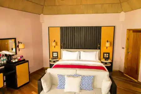 Meeru Island Resort & Spa - 5